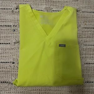 Size M Neon Yellow Catarina One-Pocket Scrub Top